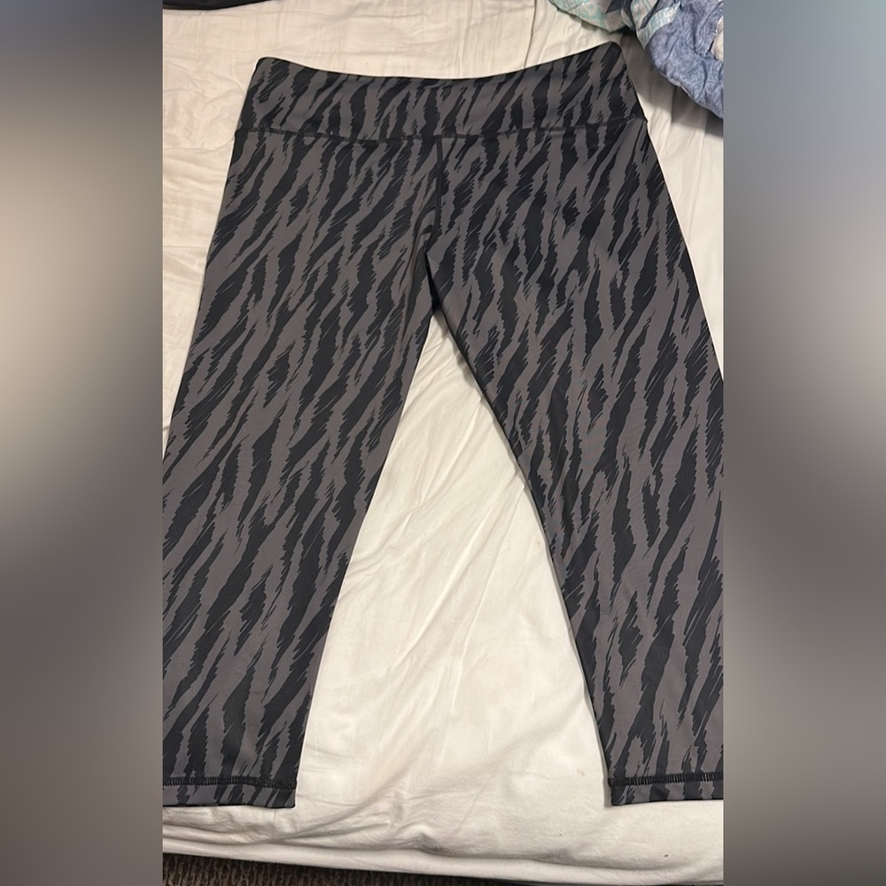Zyia cropped leggings